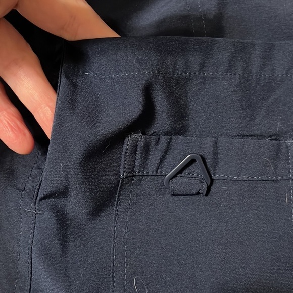 Activate navy scrub top, size medium - Picture 7 of 8